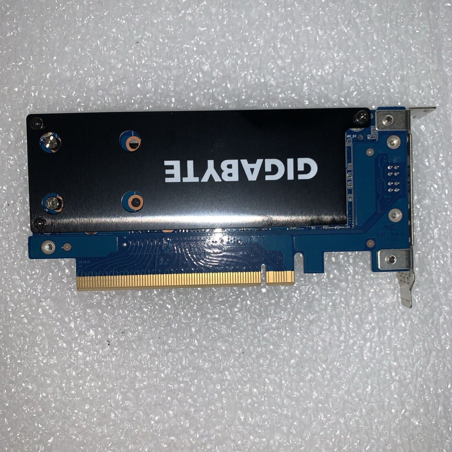 GIGABYTE CMT4034 PCI-Express 3.0 x16 PCI-Express 4 x M.2 PCIe x16 Card