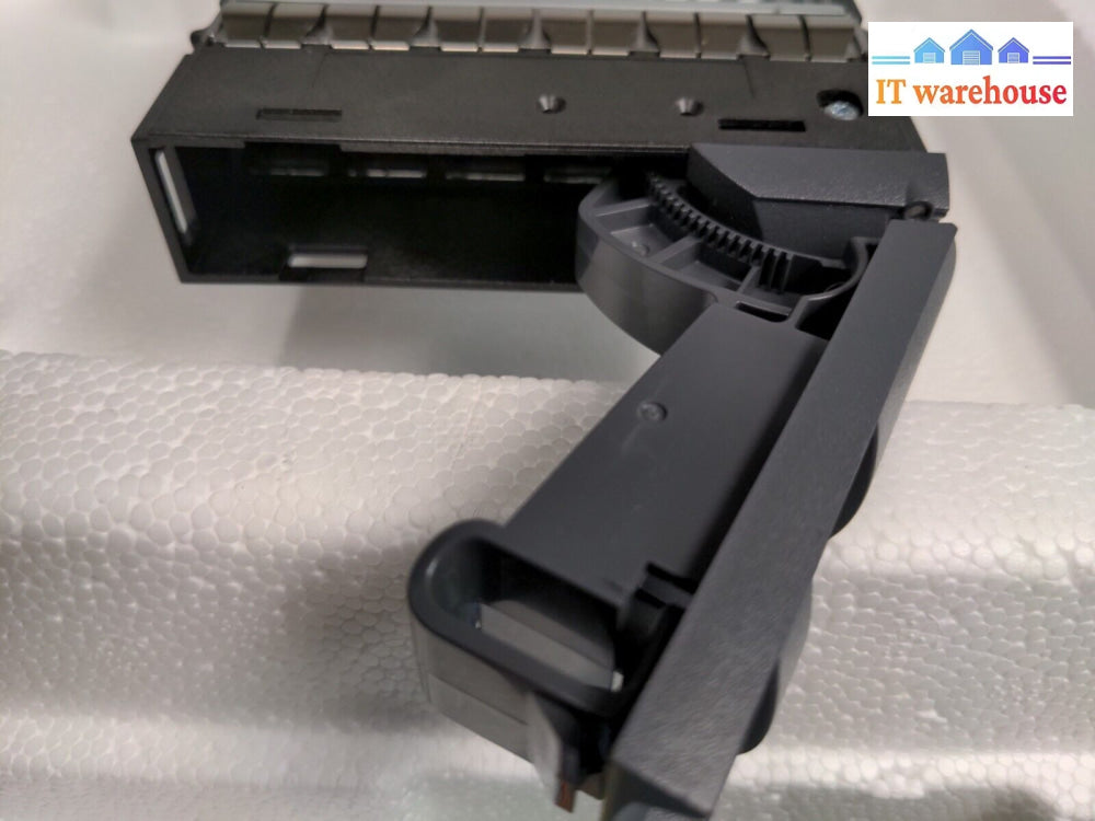 - 15X Netapp 3.5’ Hdd Caddy 111-00734 + C1 0095673 W/L3-25232 Or P003464 Sata-Sas