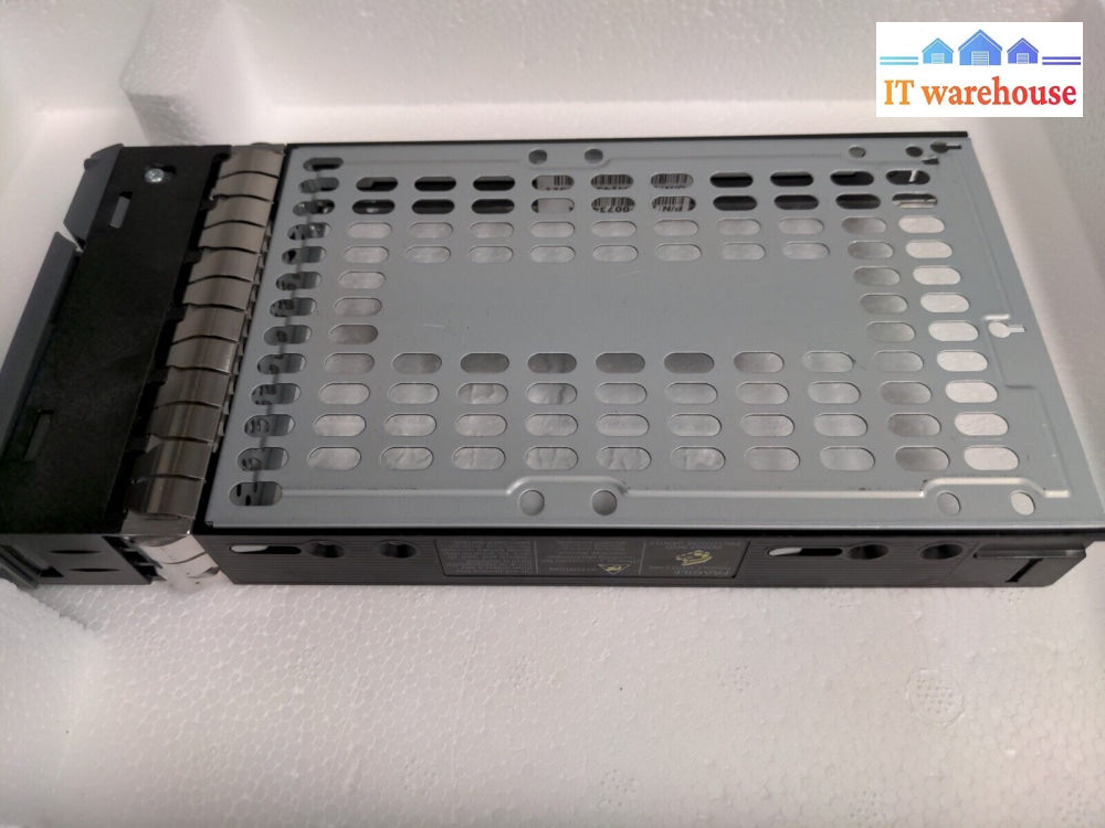 - 15X Netapp 3.5’ Hdd Caddy 111-00734 + C1 0095673 W/L3-25232 Or P003464 Sata-Sas
