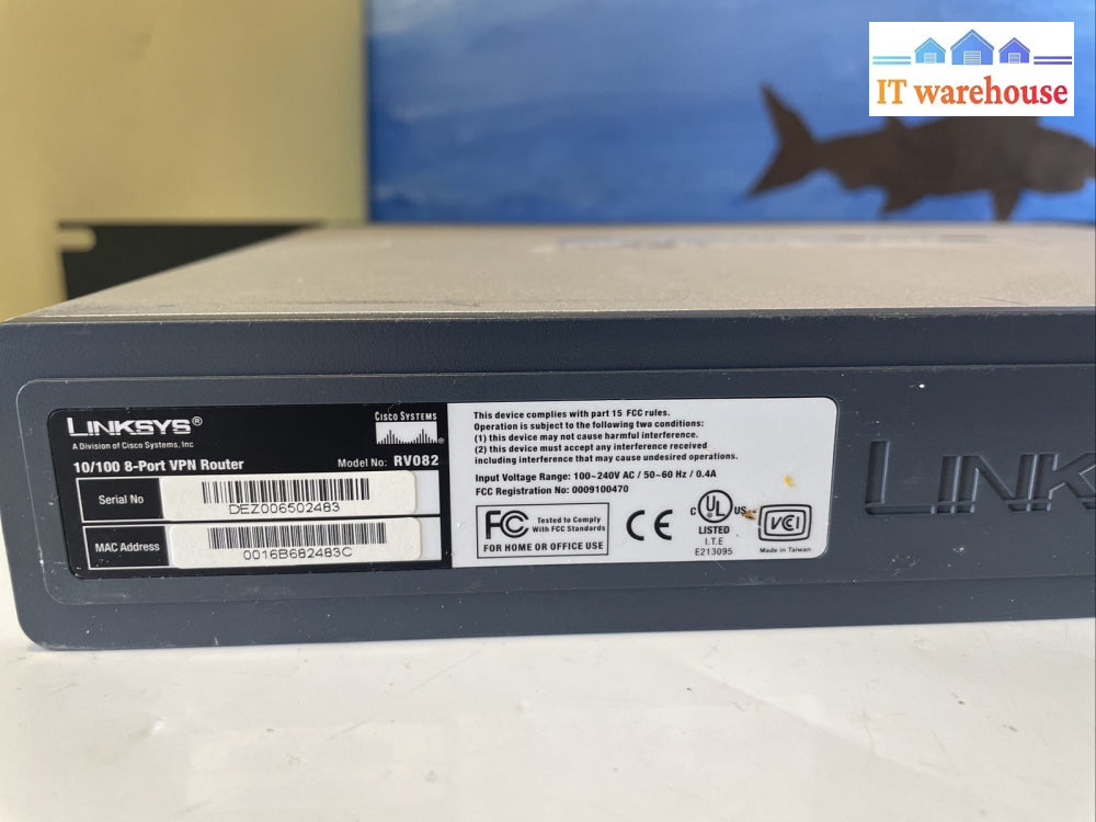 1x Cisco System Linksys RV082 10/100 8-Port VPN Router with ears