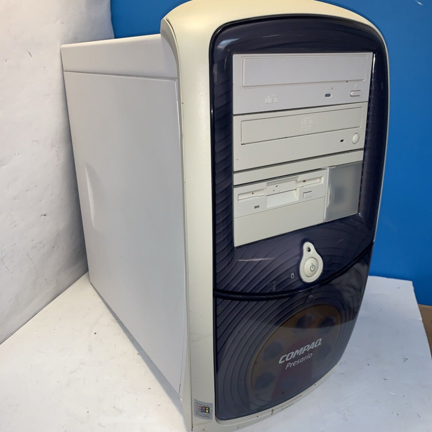 Nice~ Compaq Presario 5000 AMD 900MHZ 256MB 30GB (No windows)