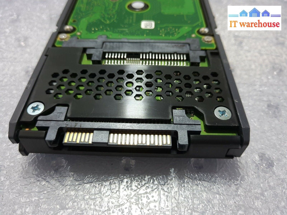 - 4x NetApp X423A-R5 900GB SAS 10K 2.5" HDD 108-00222 00V7528 w/ Tray