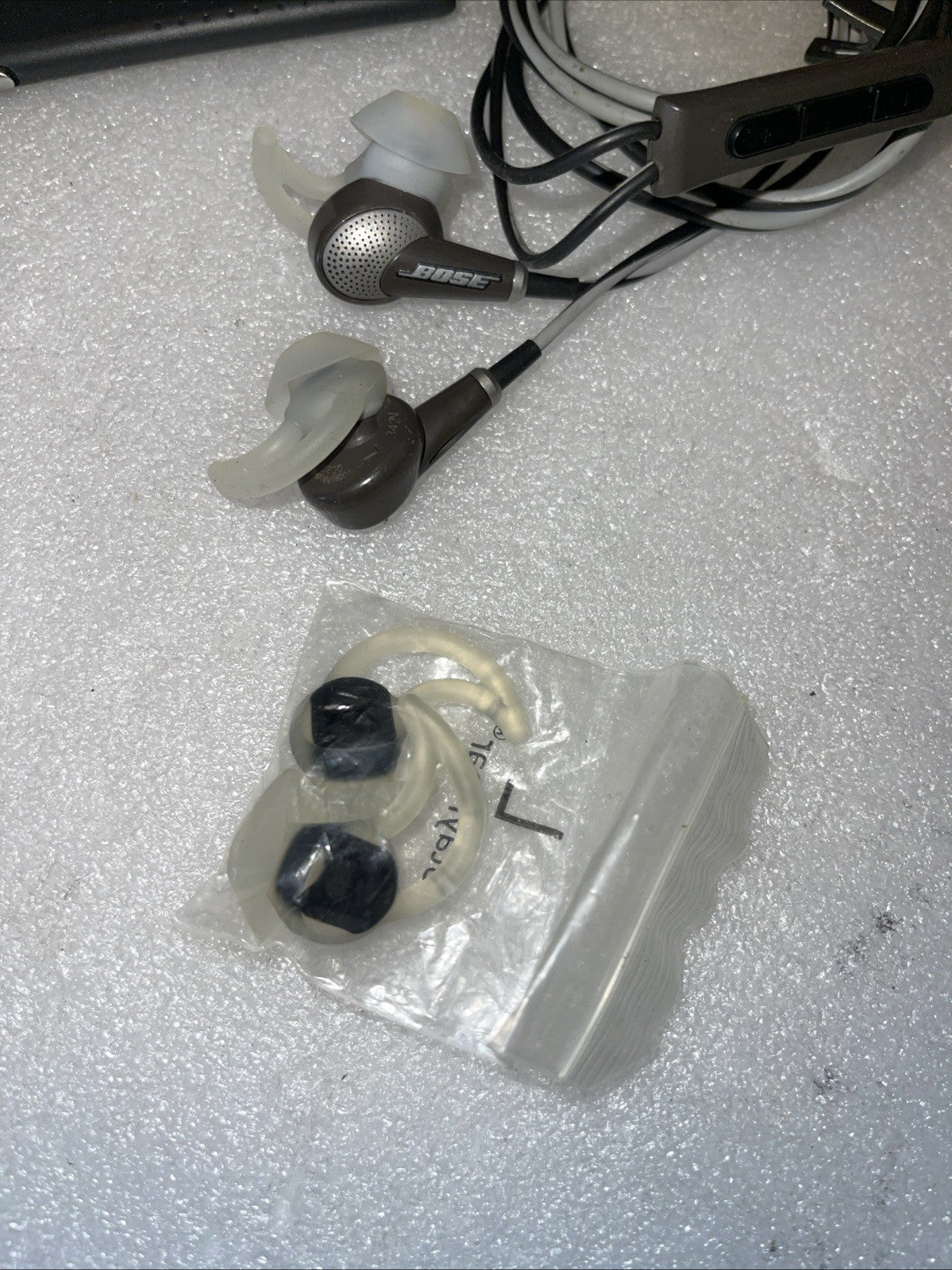 🔥 Bose QuietComfort QC20 In-Ear Noise Cancelling Headphones w Case