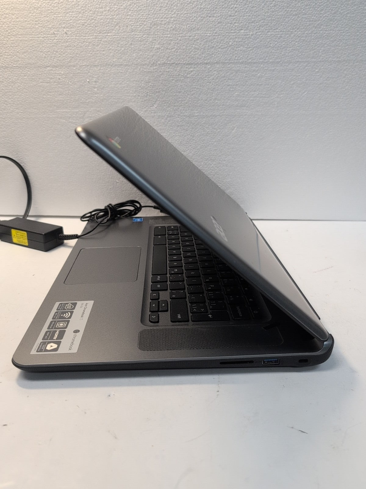 Acer Chromebook 15 CB3-532 N15Q9 15" /ATOM X5-E8000 CPU/ 2GB RAM/16GB SSD -