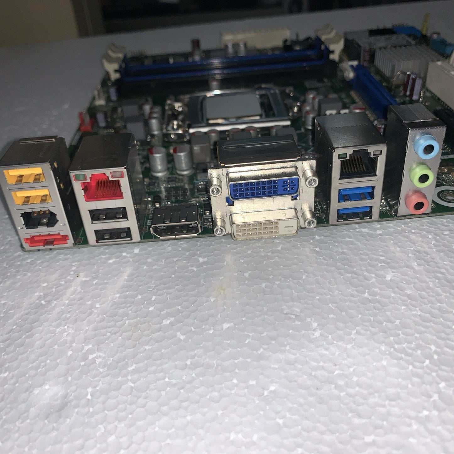 Intel DQ77MK G39642-500 Motherboard Micro ATX LGA1155 +60GB SSD+ CPU