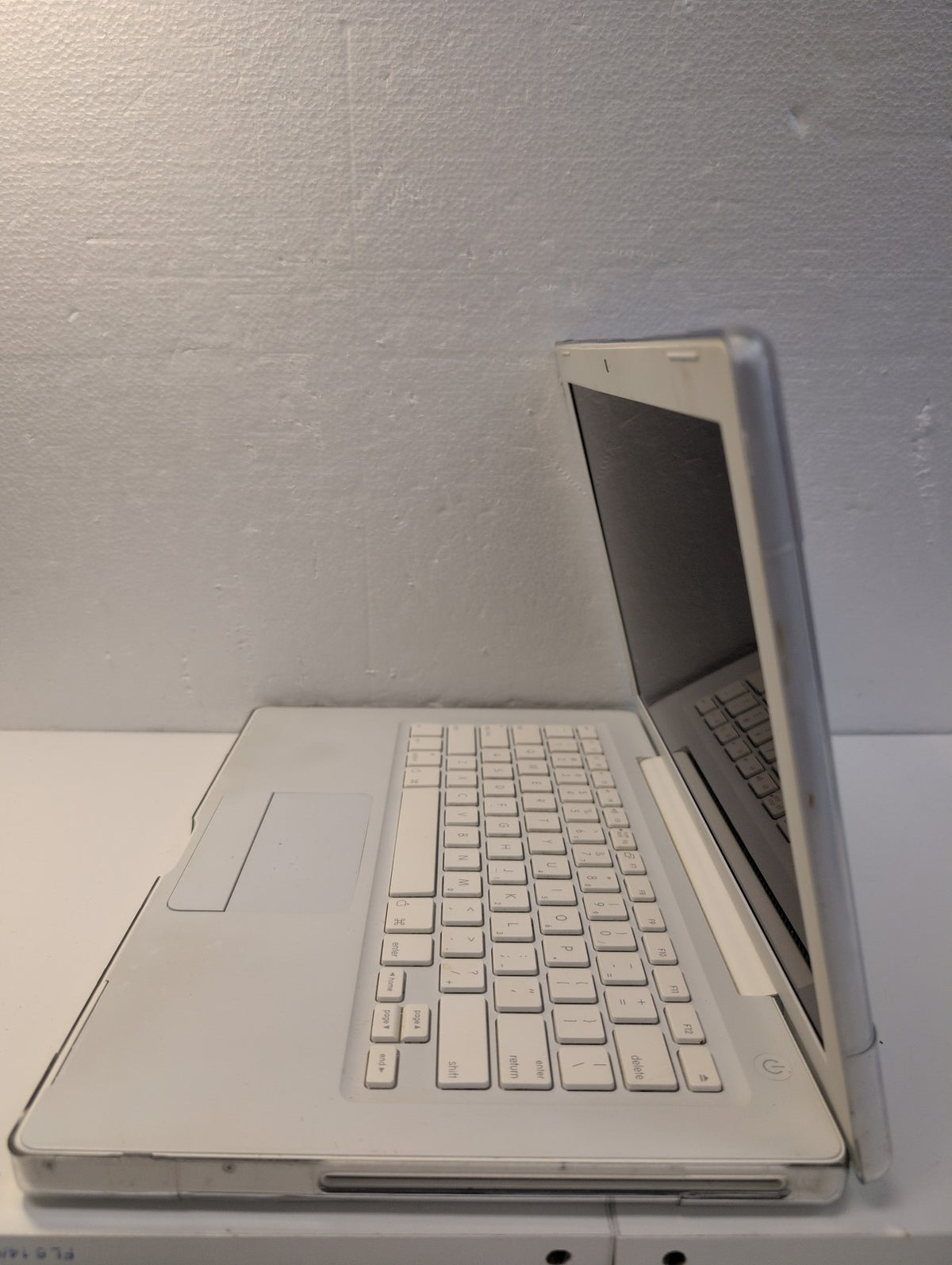 🎸 Apple MacBook 13" 2007 A1181 2.16GHz C2D/4GB/120GB HDD/NO OS (NO AC)