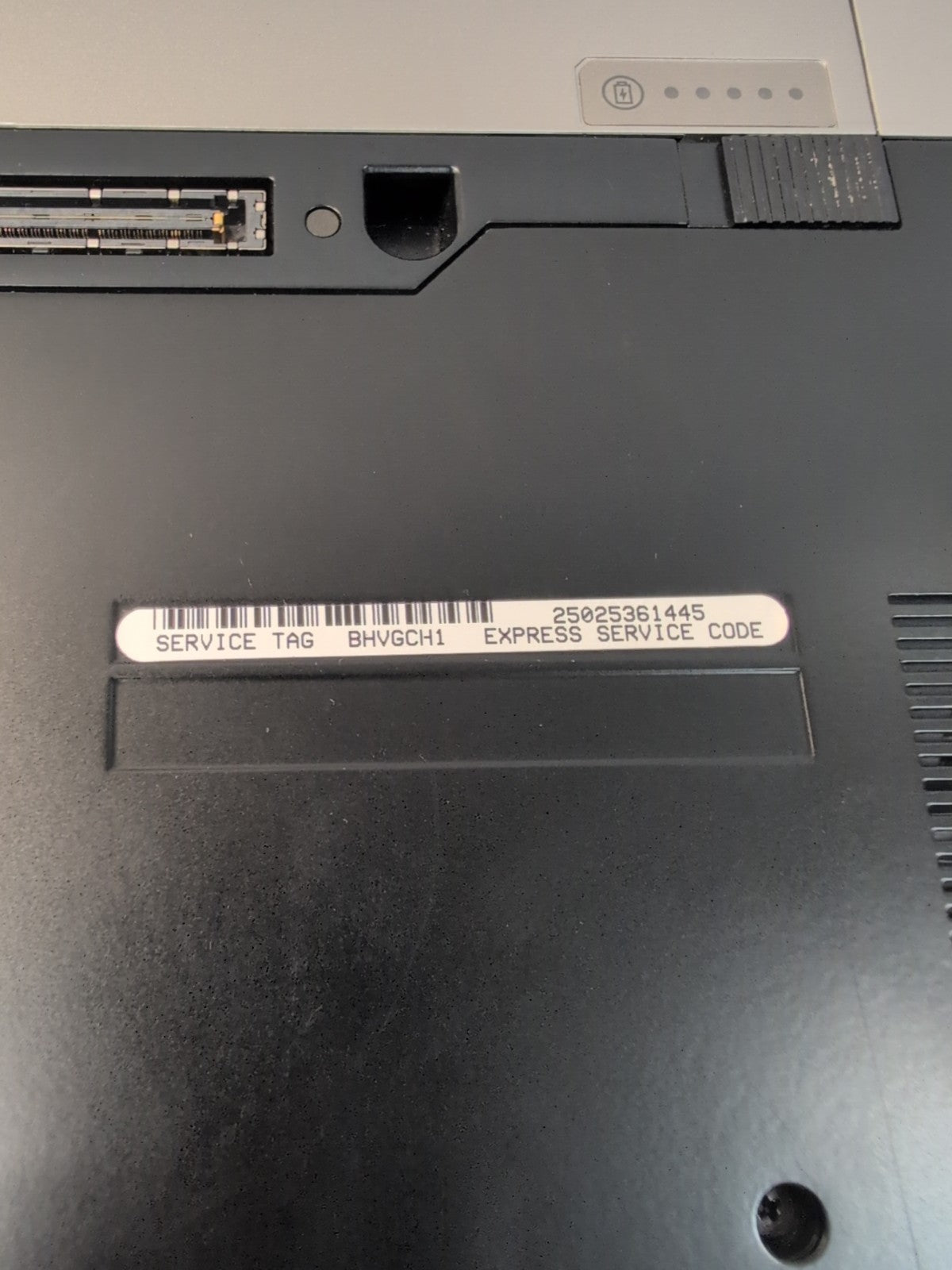 Dell Latitude E6400 14" Laptop C2D P8400/4GB/320GB HDD/WIN XP/Working Battery -