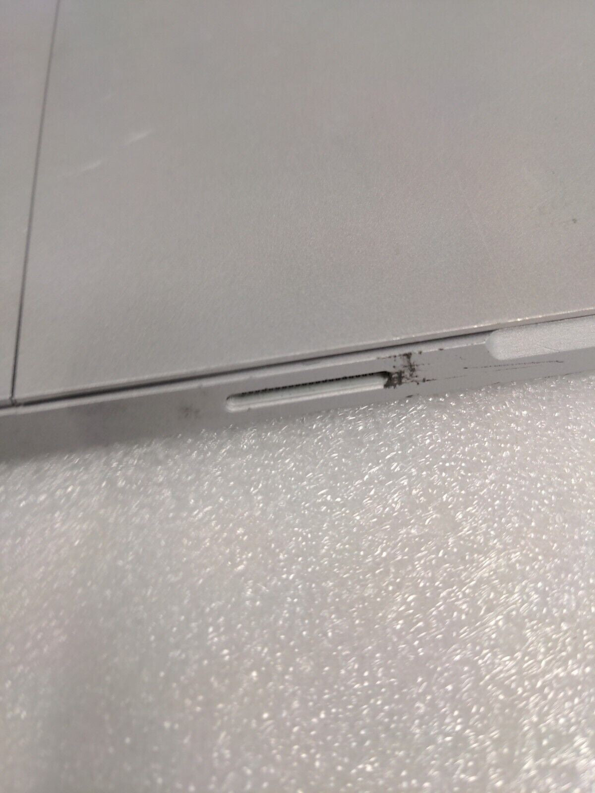 - (AS IS) Surface Pro 3 1631 i5-4300U /4GB/128GB SSD win8(LCD Cracked/NO Touch)