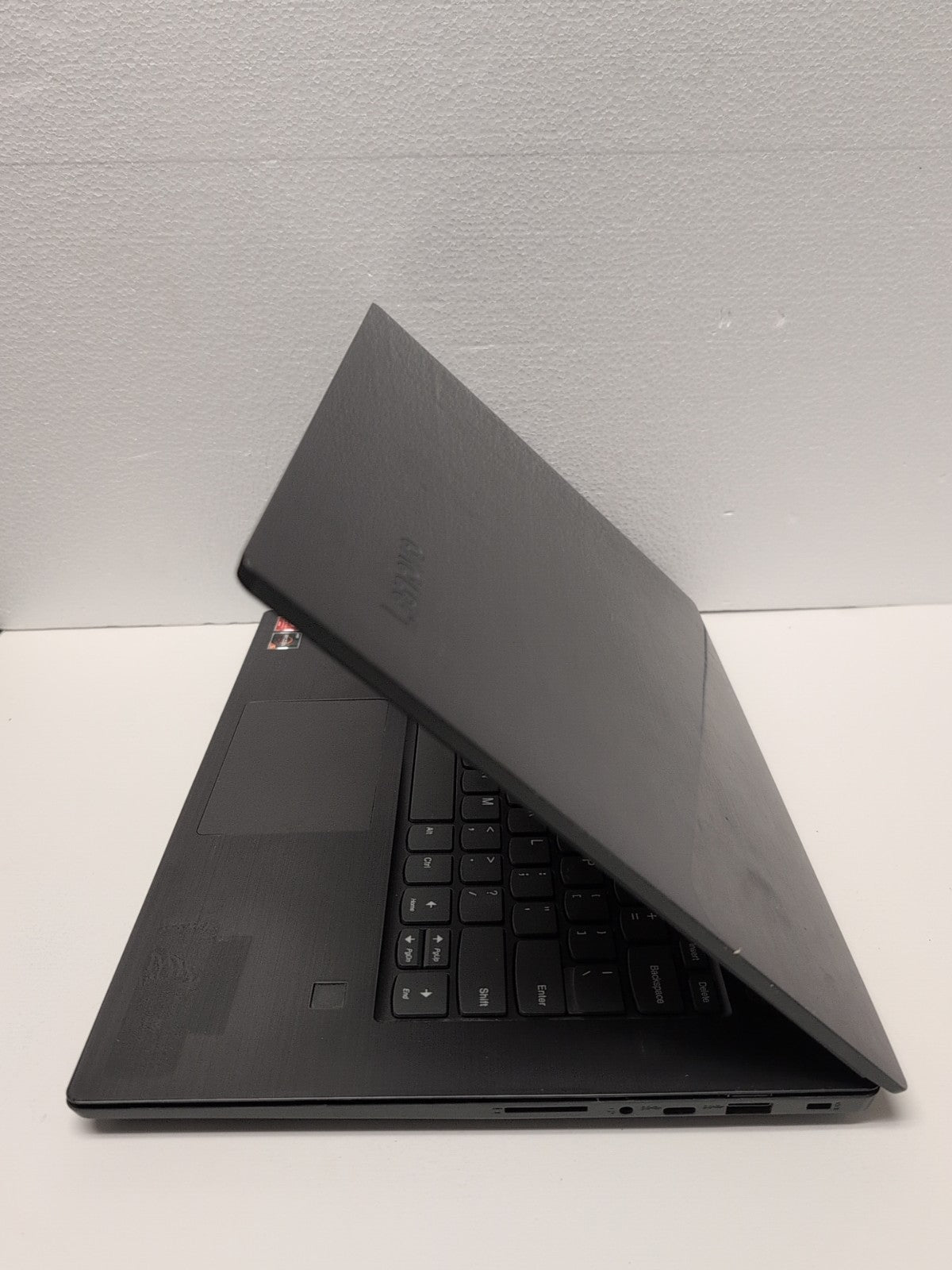 Lenovo V330-14ARR 14" LAPTOP AMD Ryzen 5 CPU (NO RAM /SSD, FOR Parts ) -