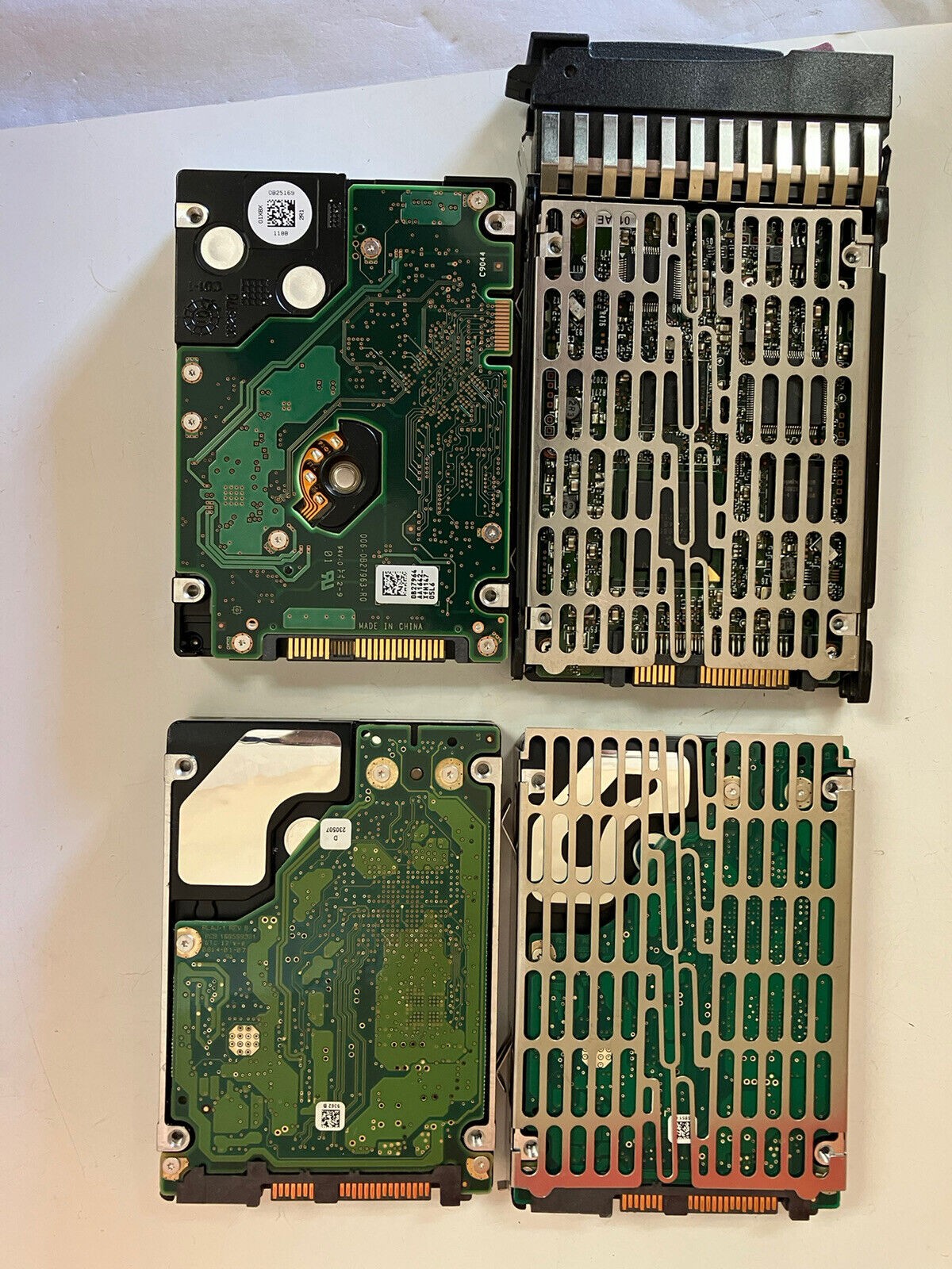 ~ 4x Mixed brand SAS HDD. Hitachi 900GB 10K, HP 72GB 10K, 2x Seagate 10K.3 146GB