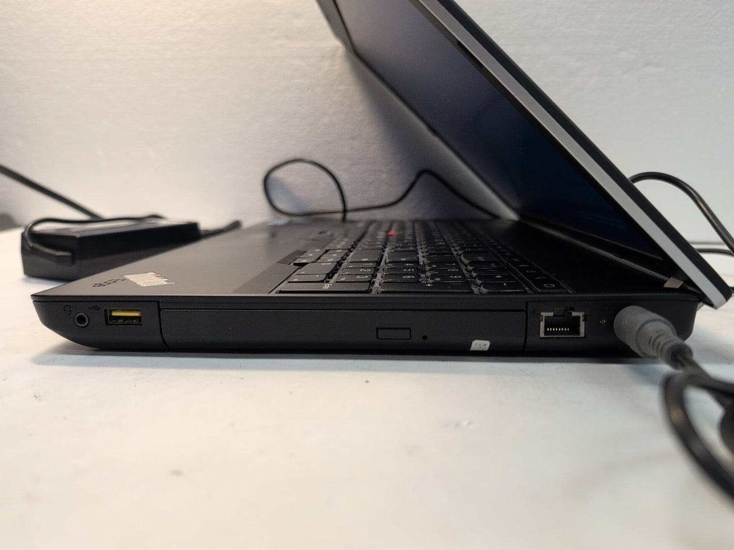🔥 LENOVO THINKPAD EDGE E530 15.6" Laptop i3-2350M/ 4GB RAM/320GB HDD/ WinXP -