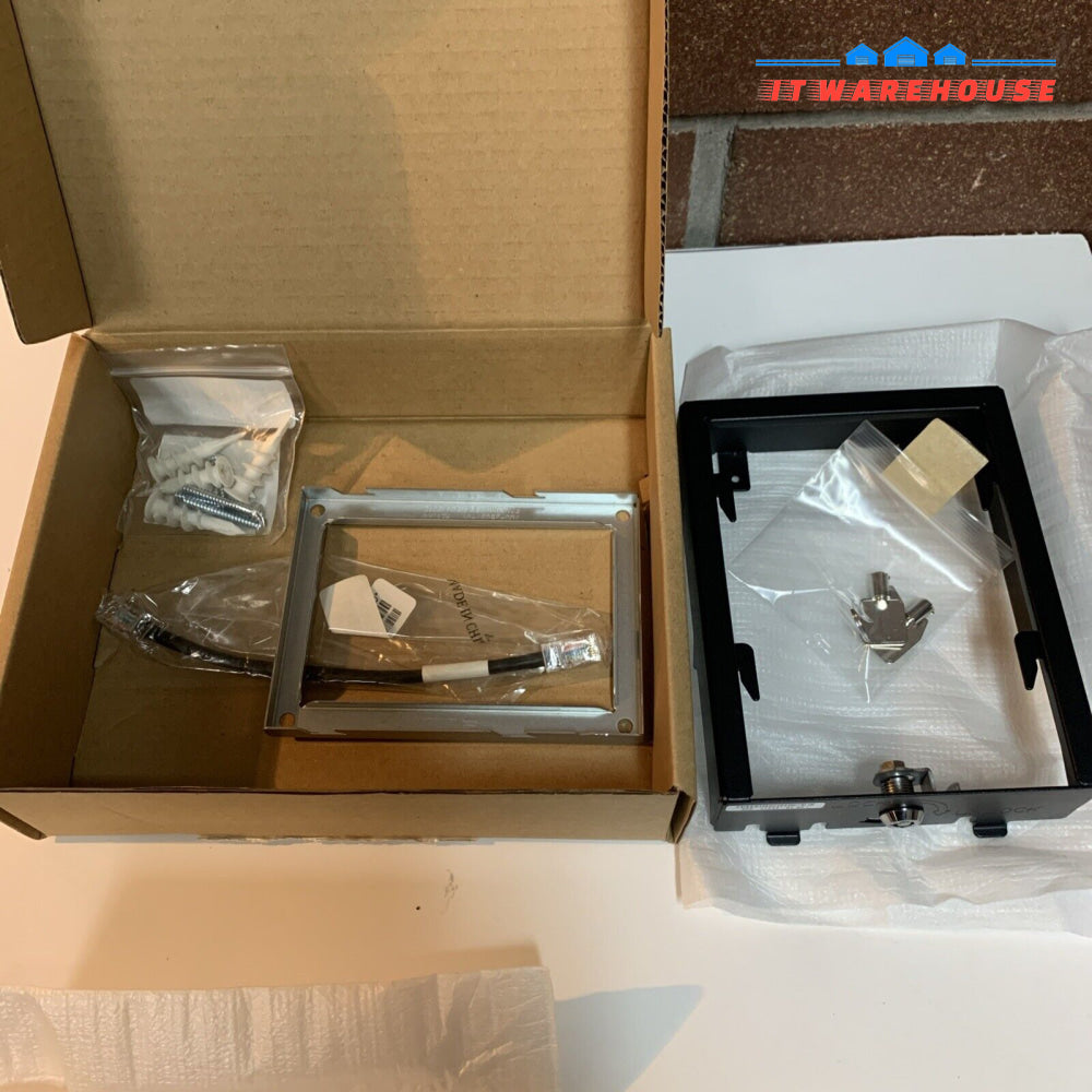 CISCO CP-WMK-C-6900 = Locking Wall Mount Kit for 6900 Series Charcoal NEW