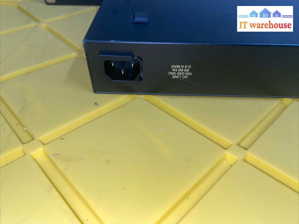 D-Link DGS-1016D 16-port 10/100/1000mbps Gigabit Ethernet Switch / Rack Ears