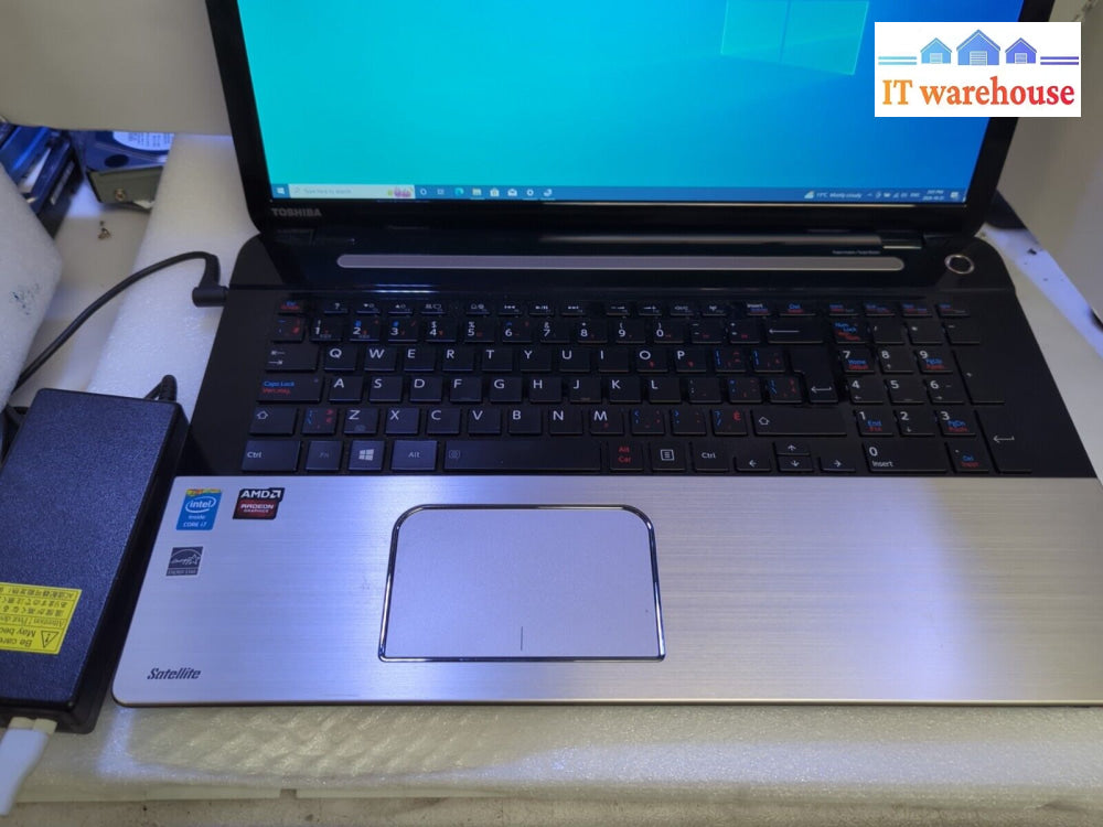 (GRADE A) 17’’ TOSHIBA SATELLITE S70-B i7-4710HQ/16GB RAM/256GB SSD/2GB GPU/WIN10