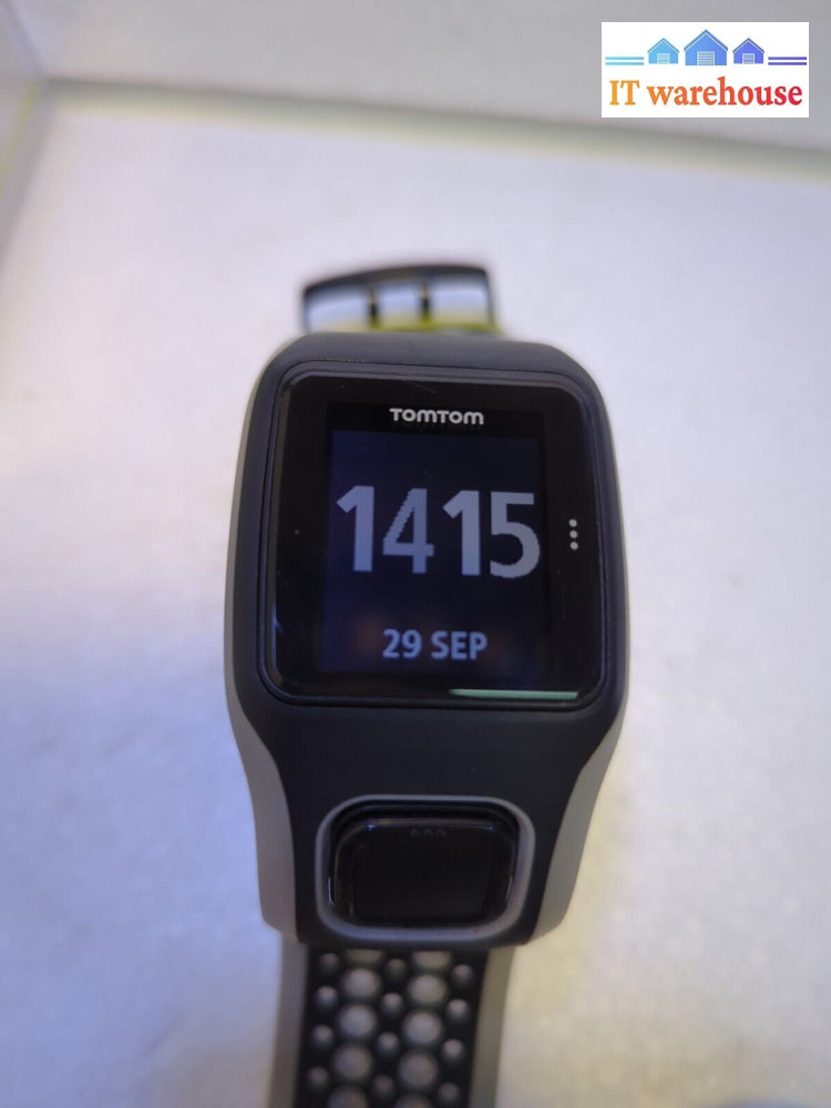 - (Nice) Tomtom Runner 8Rs00 Water Resistant Gps Watch Black W/ Charger + Box
