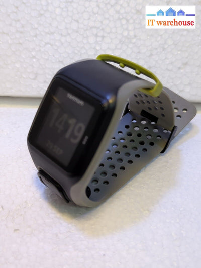 - (Nice) Tomtom Runner 8Rs00 Water Resistant Gps Watch Black W/ Charger + Box