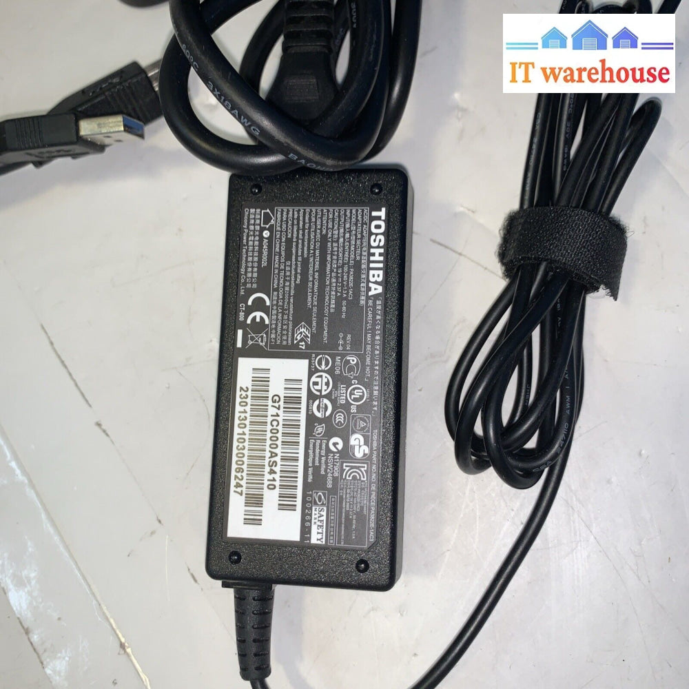 Toshiba Dyna Dock Usb 3.0 Universal Docking Station - Pa3927U-1Prp W/ Ac Adapter