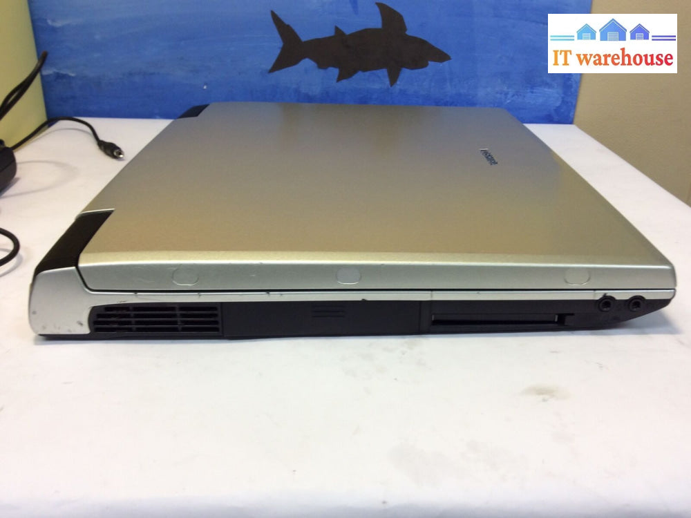 TOSHIBA TECRA A1 15”Laptop Intel Pentium 4 2.4GHz 725MB RAM 30GB HDD Win XP