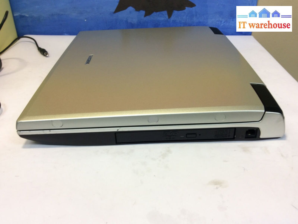 TOSHIBA TECRA A1 15”Laptop Intel Pentium 4 2.4GHz 725MB RAM 30GB HDD Win XP