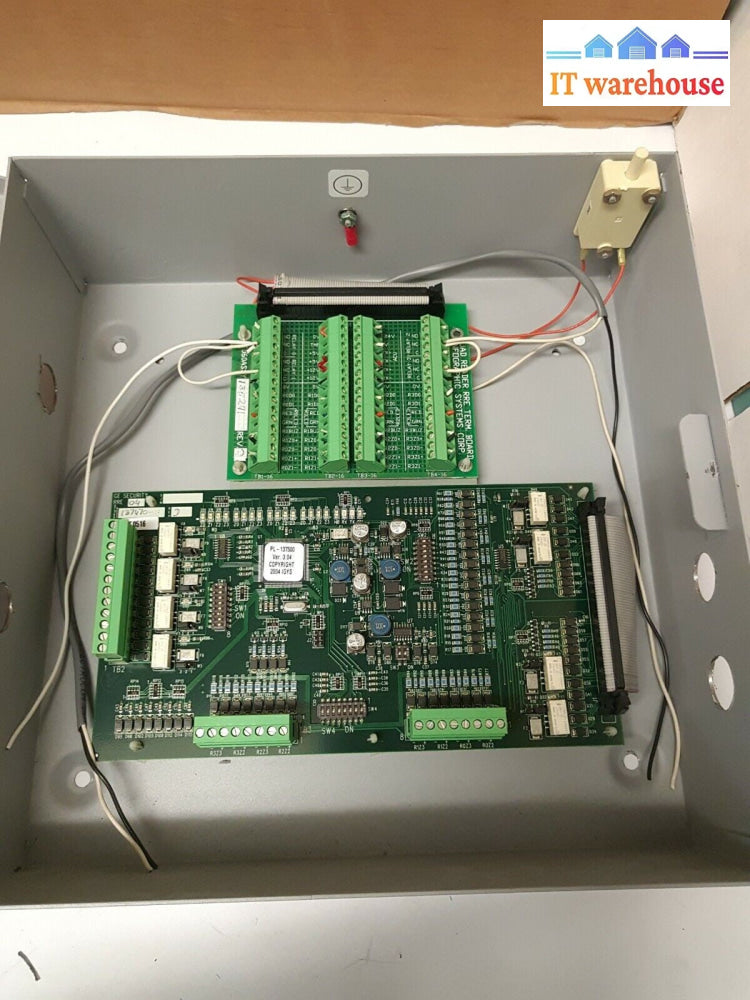 - 1x GE INTERLOGIX SECURITY RRE04-E1L 4 READER RRE 187470-01 W/ ENCLOSURE 