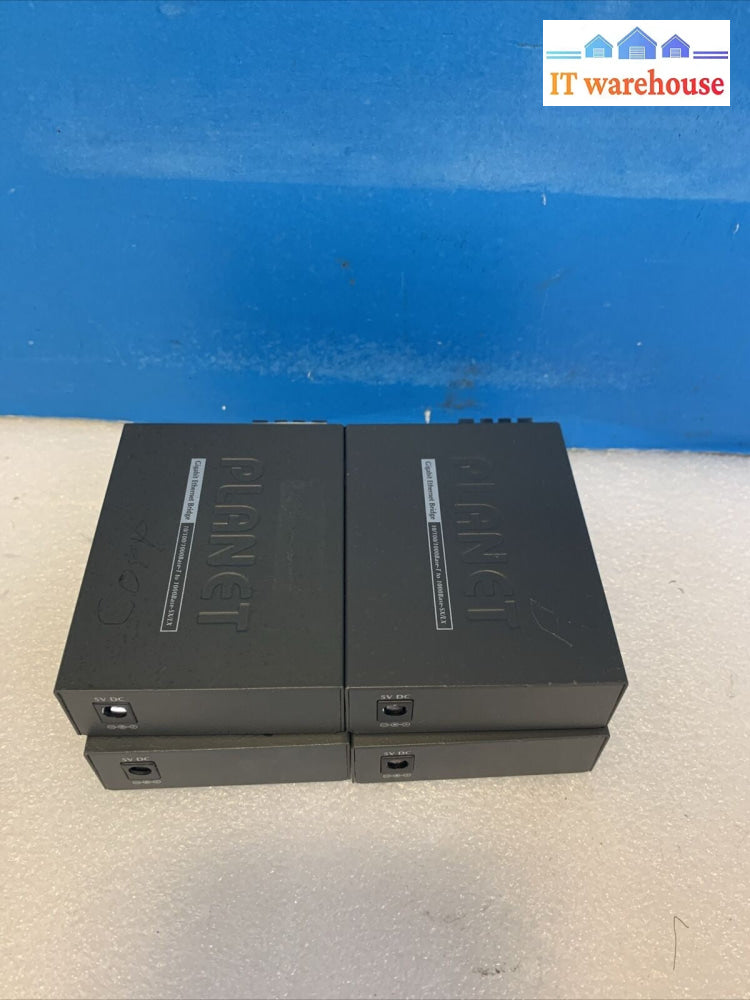 (1x)  Planet GT-802 V3 10/100/1000Base-T Gigabit Ethernet Converter + AC adaper