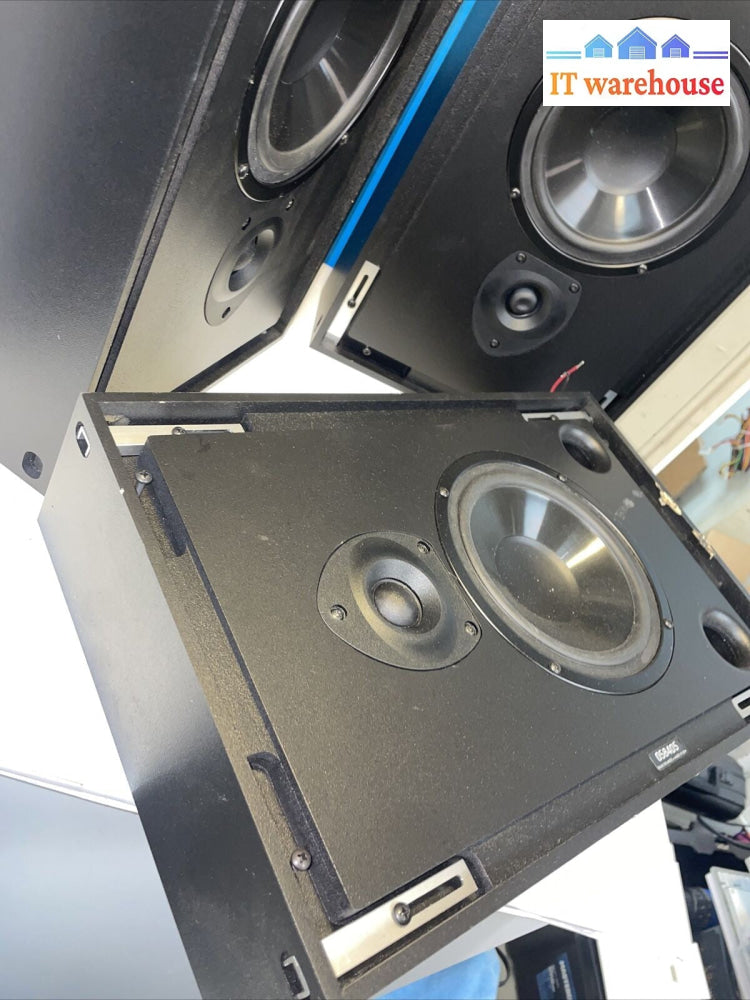 (1x)   TRIAD Inwall Omni Plus 6’’ Speaker (41.5*27.3*10cm)