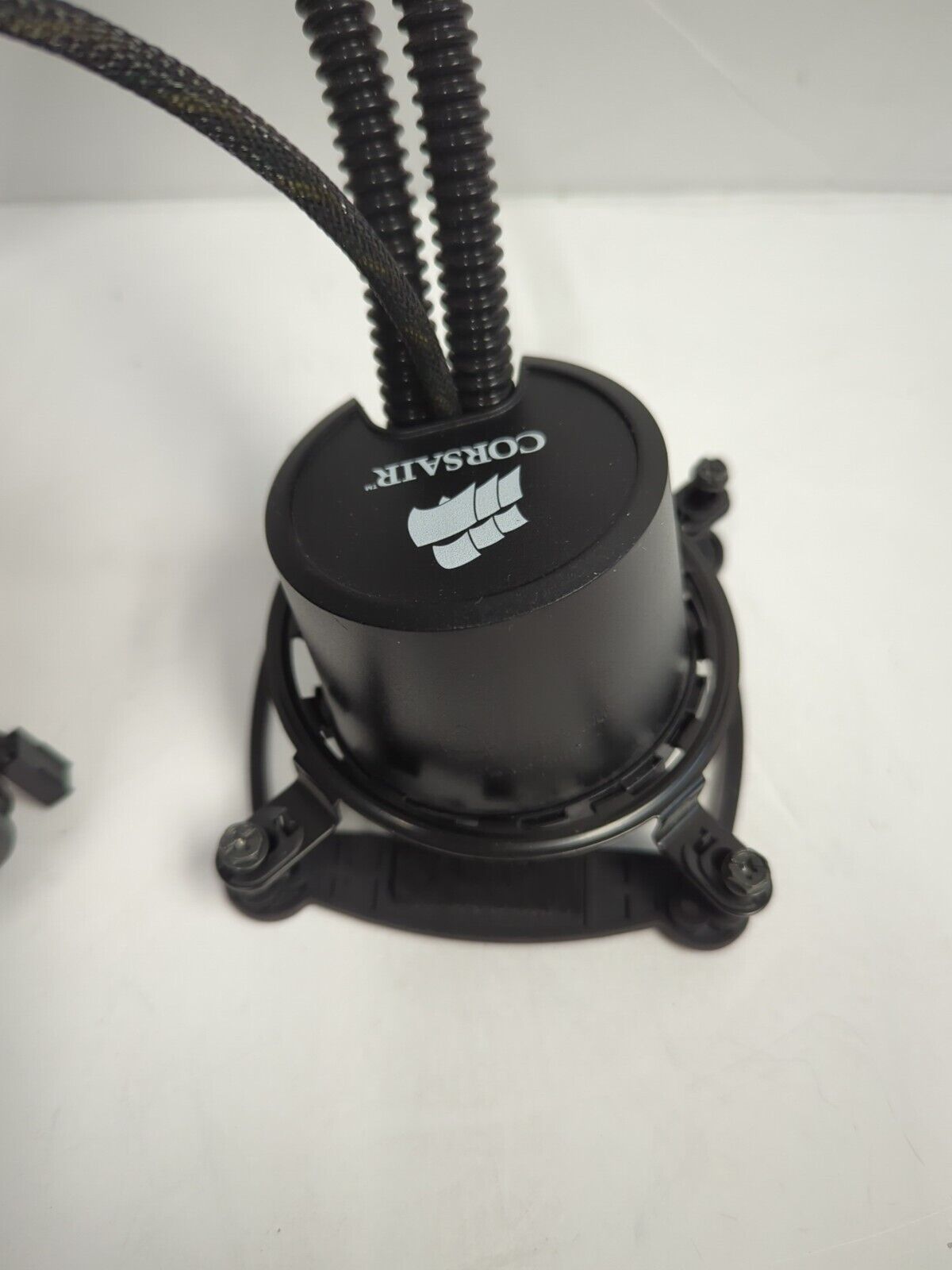 Corsair D1002 Liquid Cooling Intel LGA 115x CPU Water Cooler W/120mm Fan -