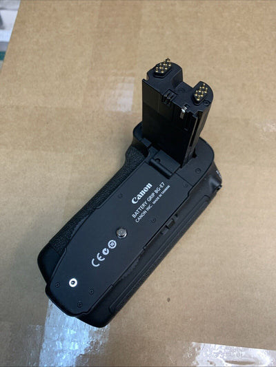 Canon EOS 7D DSLR Digital Camera  Battery Grip BG-E7