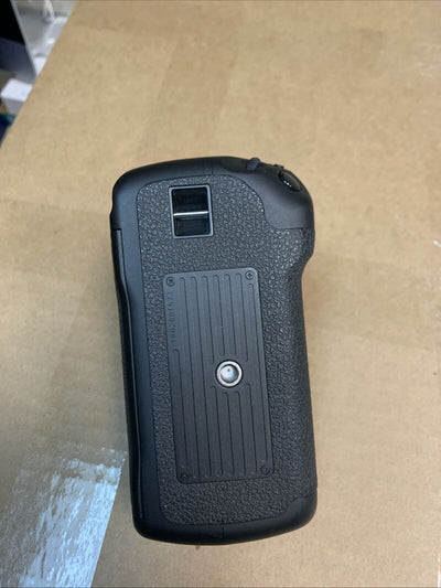 Canon EOS 7D DSLR Digital Camera  Battery Grip BG-E7