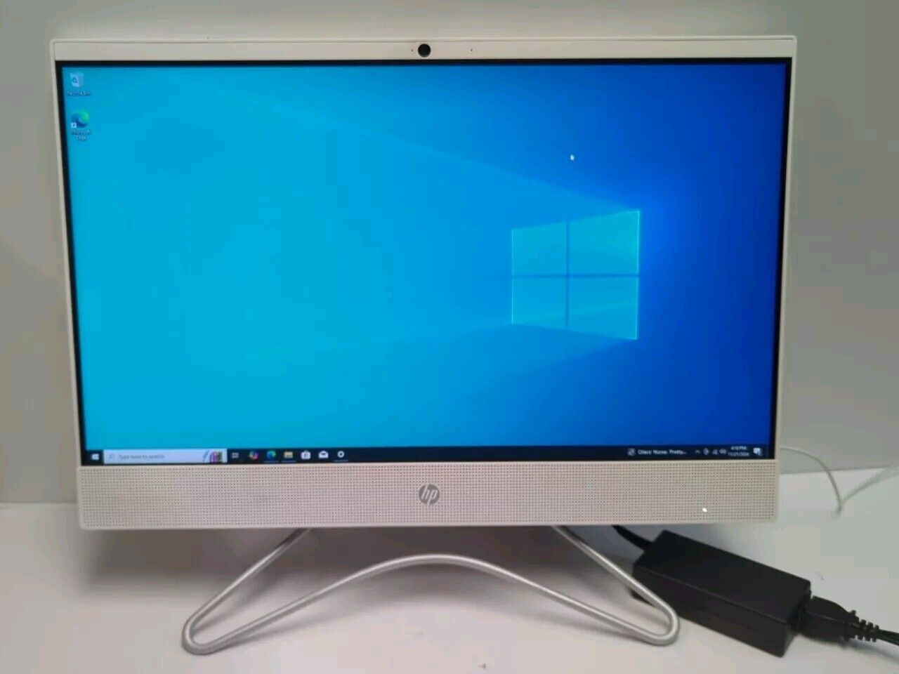NICE HP All-in-One 22" Desktop PC  AMD A9-9425 RADEON R5/8GB / 2TB HDD/Win10-