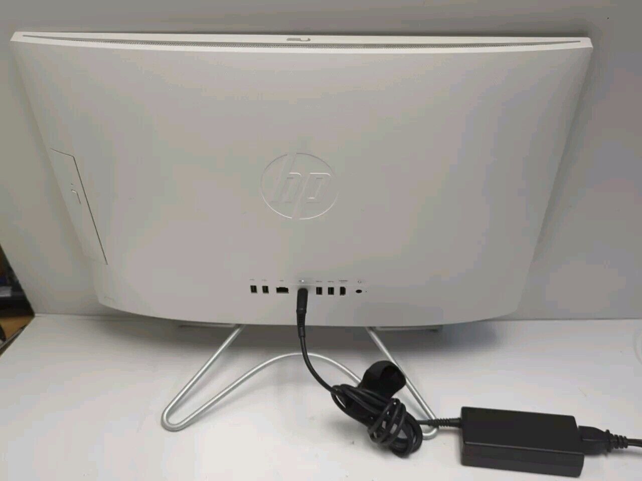 NICE HP All-in-One 22" Desktop PC  AMD A9-9425 RADEON R5/8GB / 2TB HDD/Win10-
