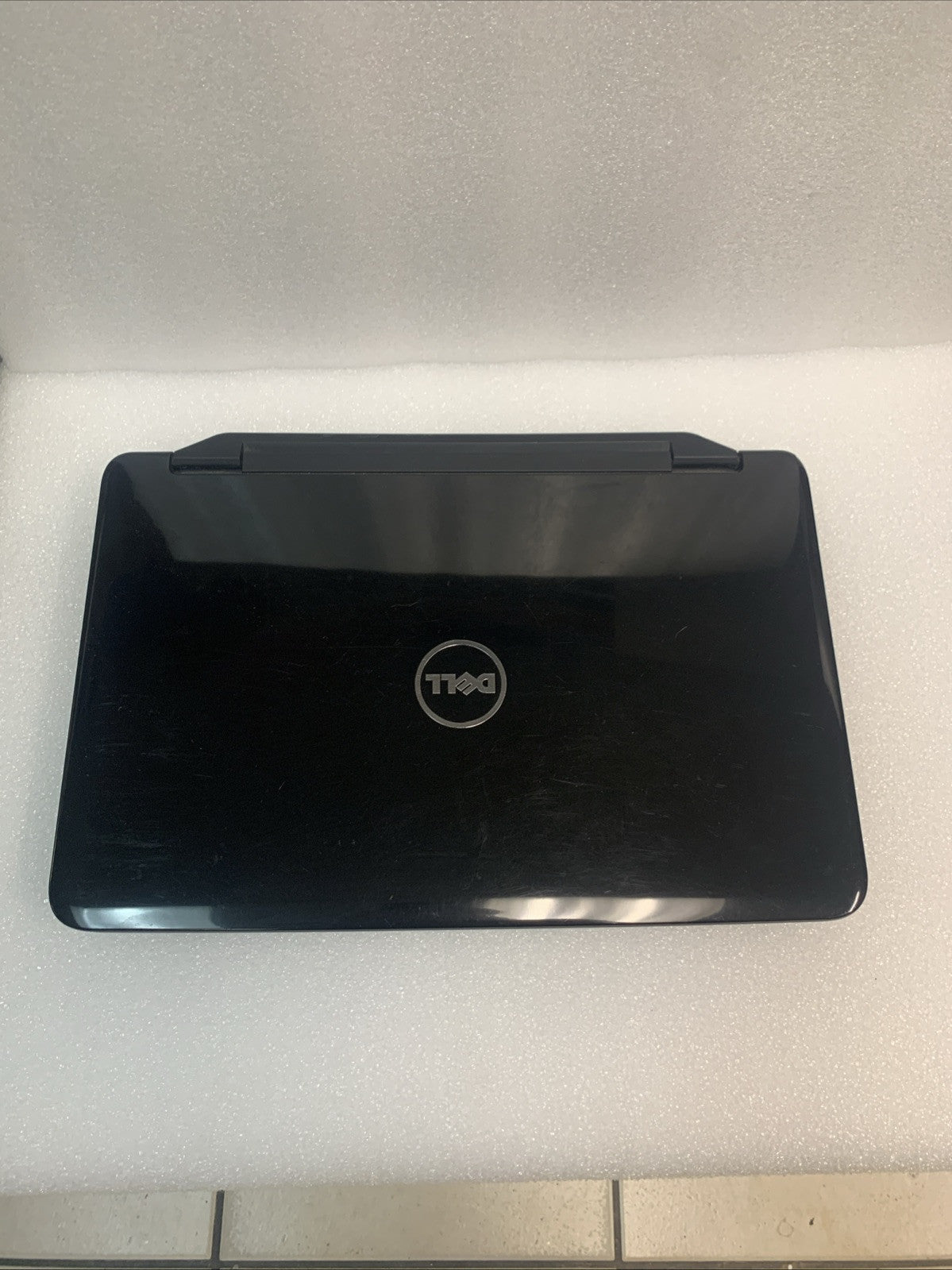 Dell Inspiron N5040 15.6" Intel i3 2.67GHZ 3GB RAM 640GB Windows XP Pro SP3