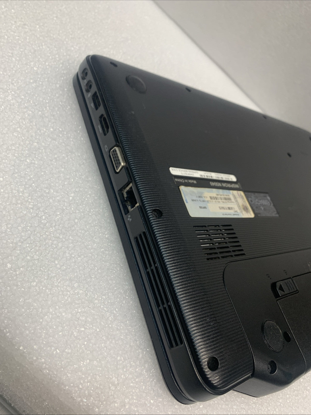 Dell Inspiron N5040 15.6" Intel i3 2.67GHZ 3GB RAM 640GB Windows XP Pro SP3