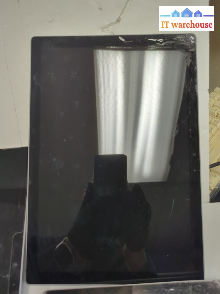 4x Microsoft SURFACE PRO 5 1796 i5-7300U/8GB (Cracked, Can't Boot , For Parts) -