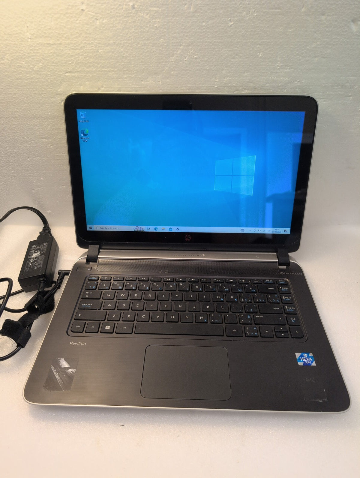 🎸 HP Pavilion 14" V148ca Touch Laptop Hexa-Core 2.0GHz CPU/8GB/ 1TB HDD /Win10