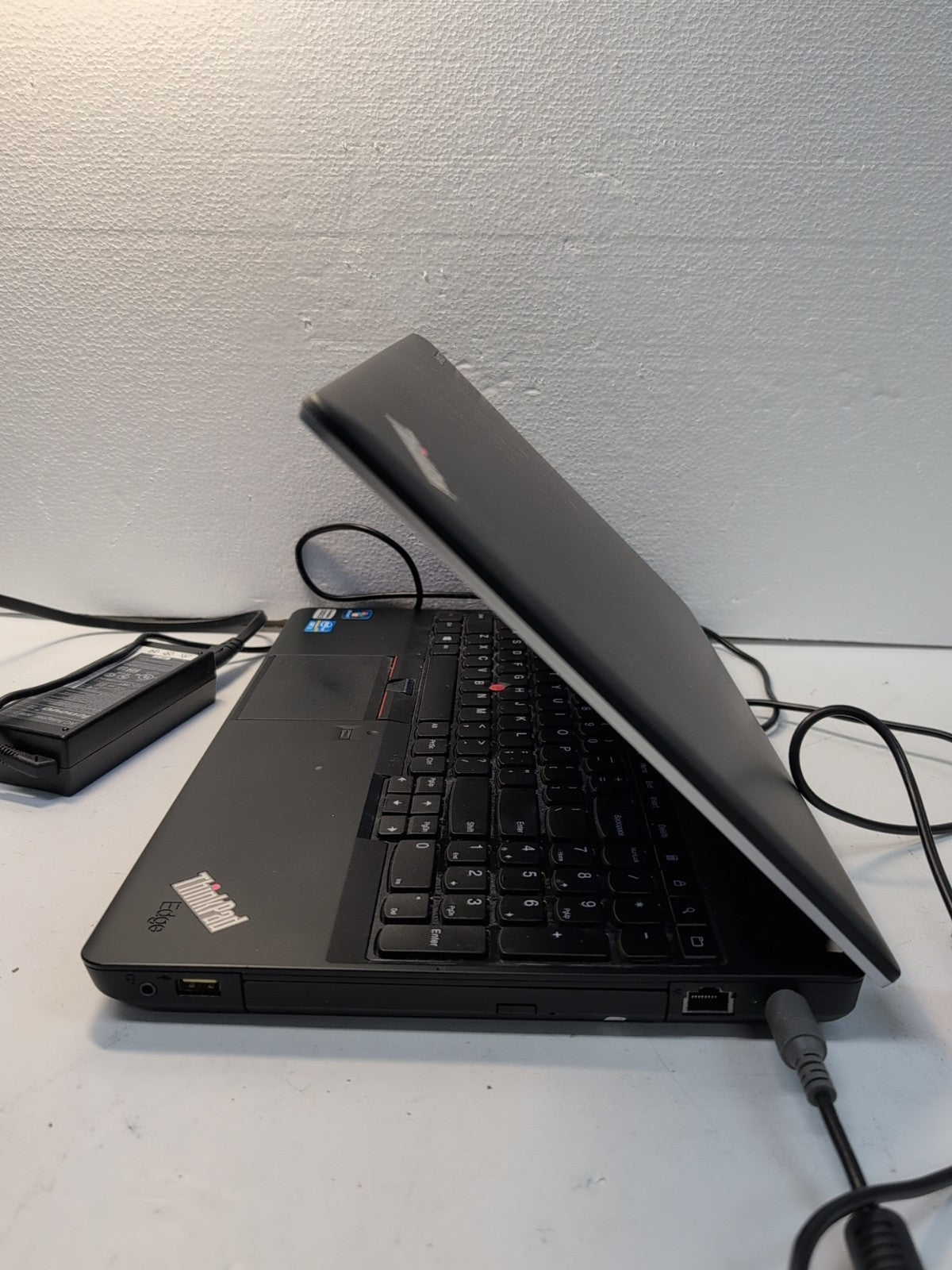 🔥 LENOVO THINKPAD EDGE E530 15.6" Laptop  i3-2350M/ 4GB RAM/320GB HDD/ WinXP -