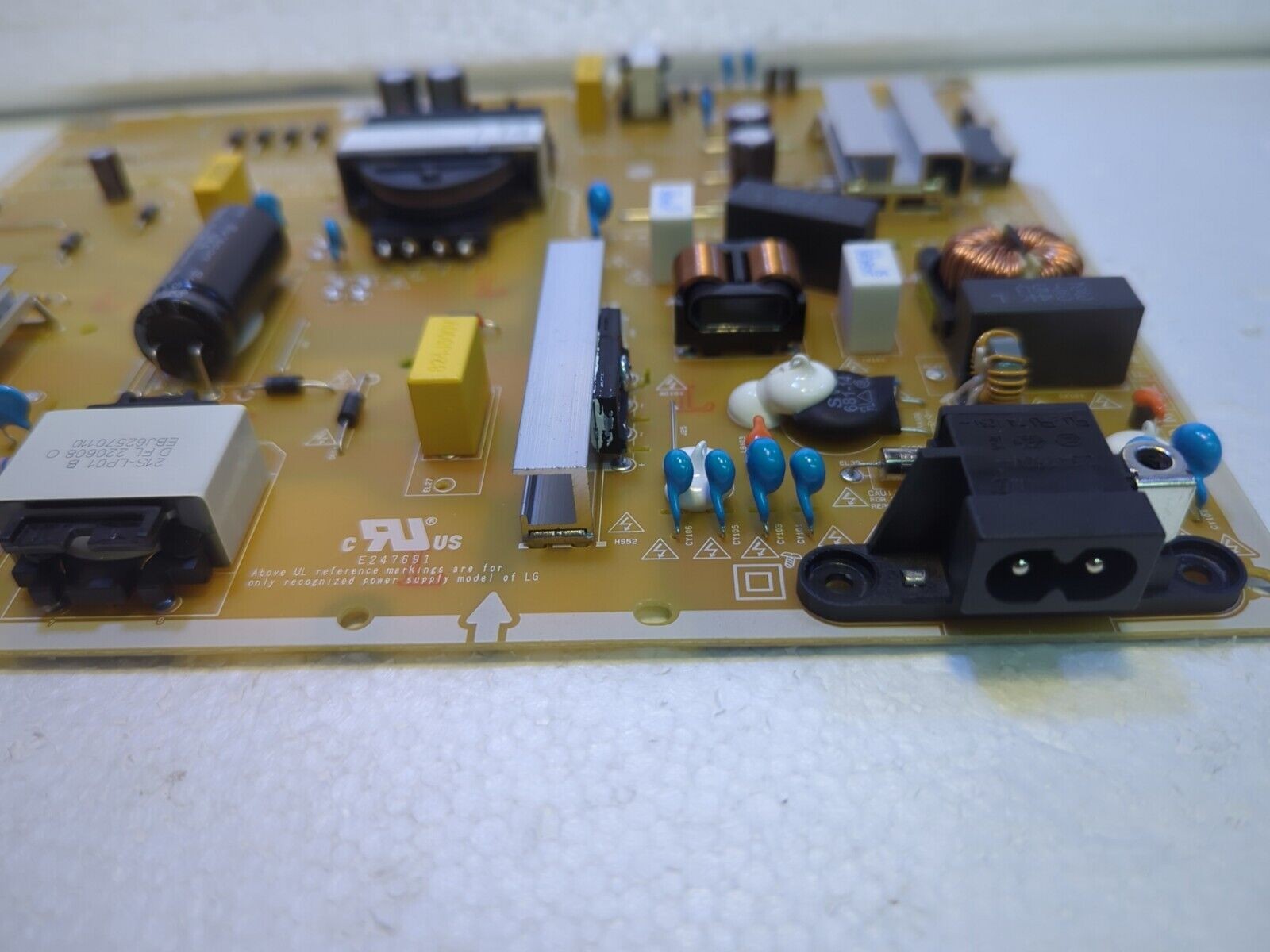 - LG LGP6065T-21U1 EAX69502502 POWER SUPPLY BOARD  For 65UQ7070ZUE TV Tested
