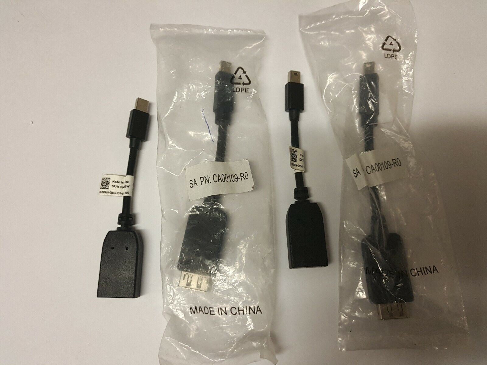 - 1x Male Thunderbolt to Standard DisplayPort Female Adapter MFR6W CA00109-R0