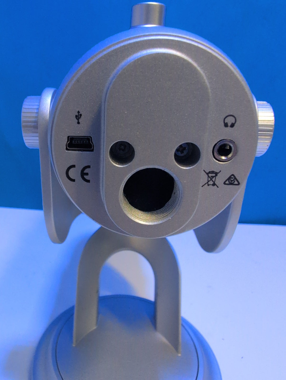 🎸 Blue Yeti USB Condenser Microphone Silver w/ Stand Podcast Mic  (READ)