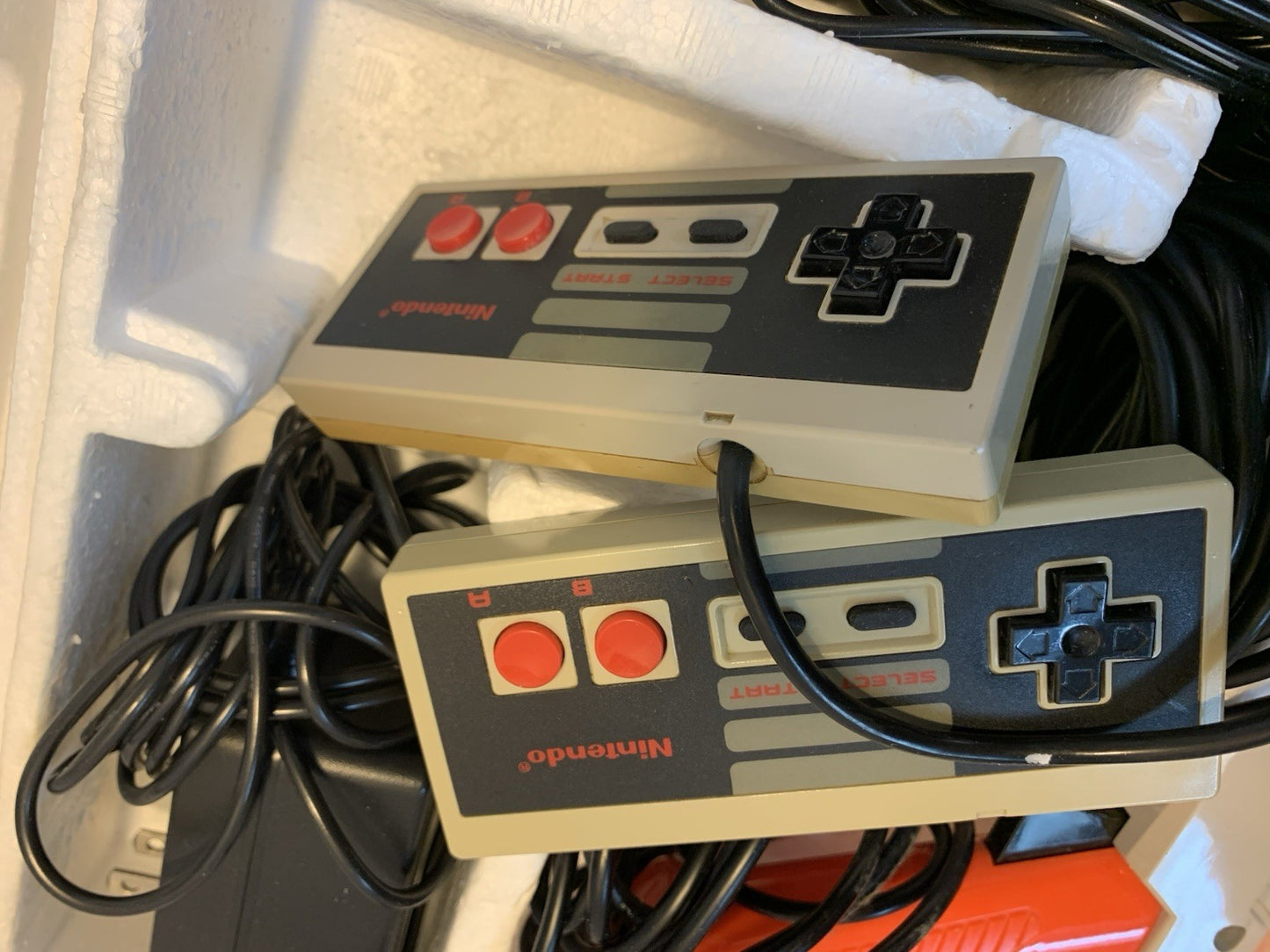 Nice ~ Nintendo NES-001 set Console In Box