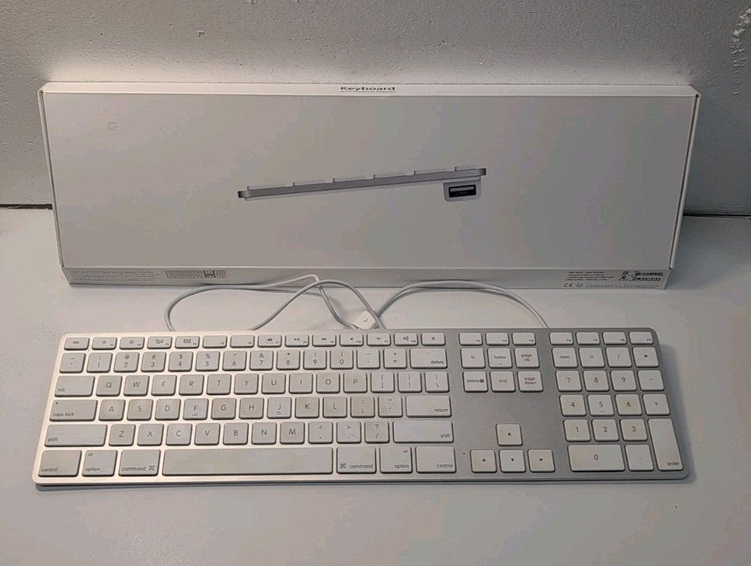  Apple Wired Aluminum USB Keyboard A1243 With box  Tested -