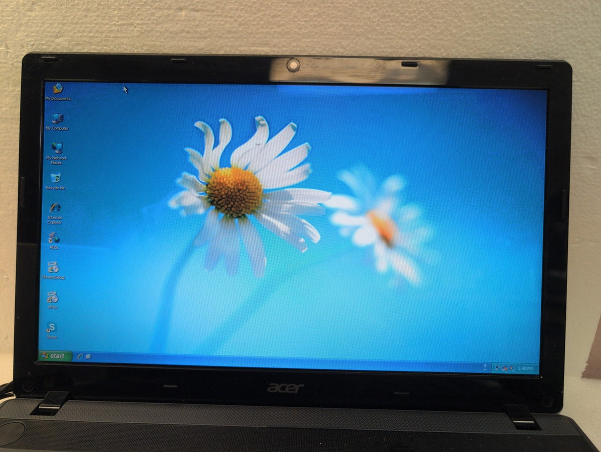 🎸 Acer Aspire 5749 15.6" Laptop Pentuim B950 CPU/3GB  /500GB HDD/WIN XP (READ)
