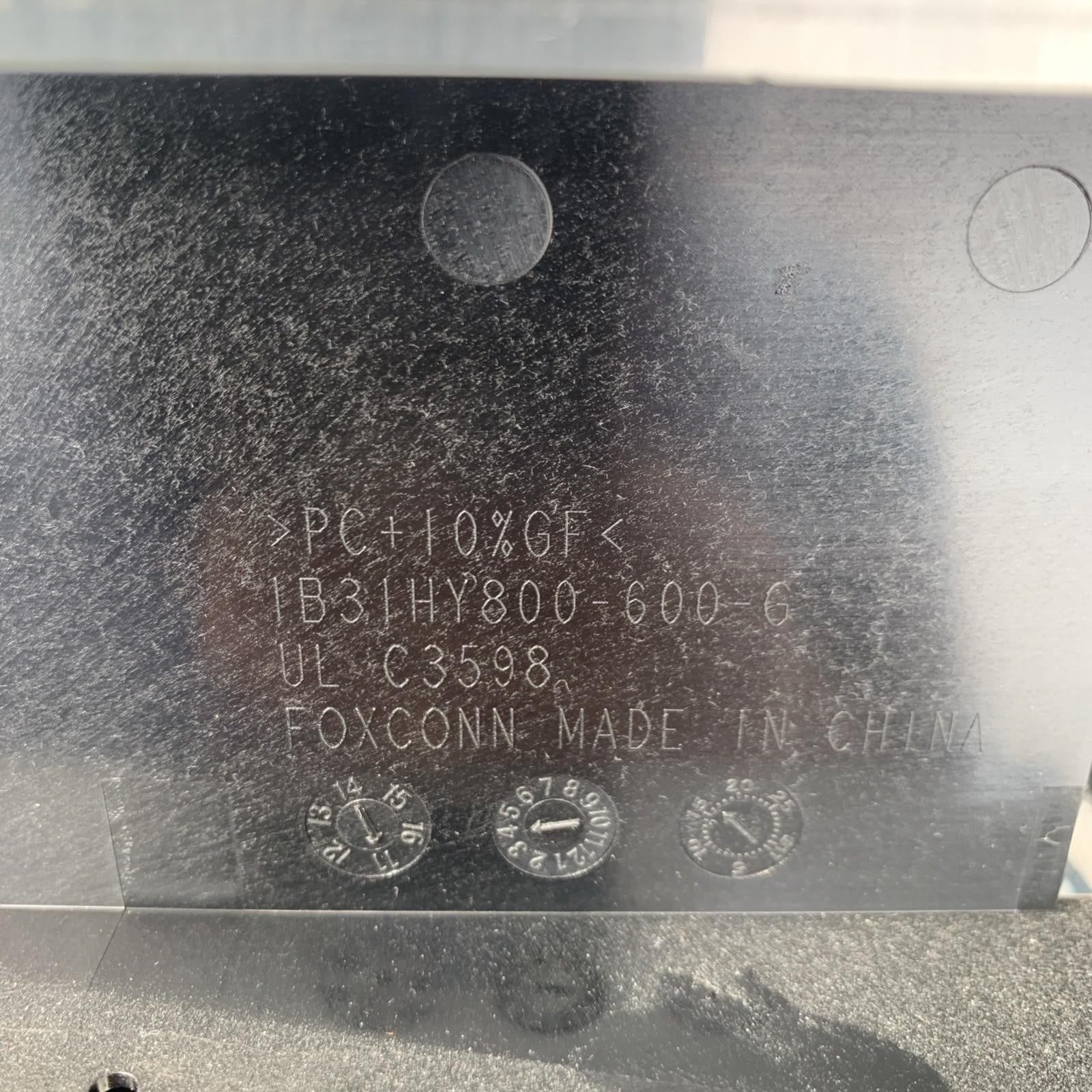 (Lot of 2) Intel SAS HDD 3.5 to 2.5 caddy With Screws P/N: 1B31HY800-600-G