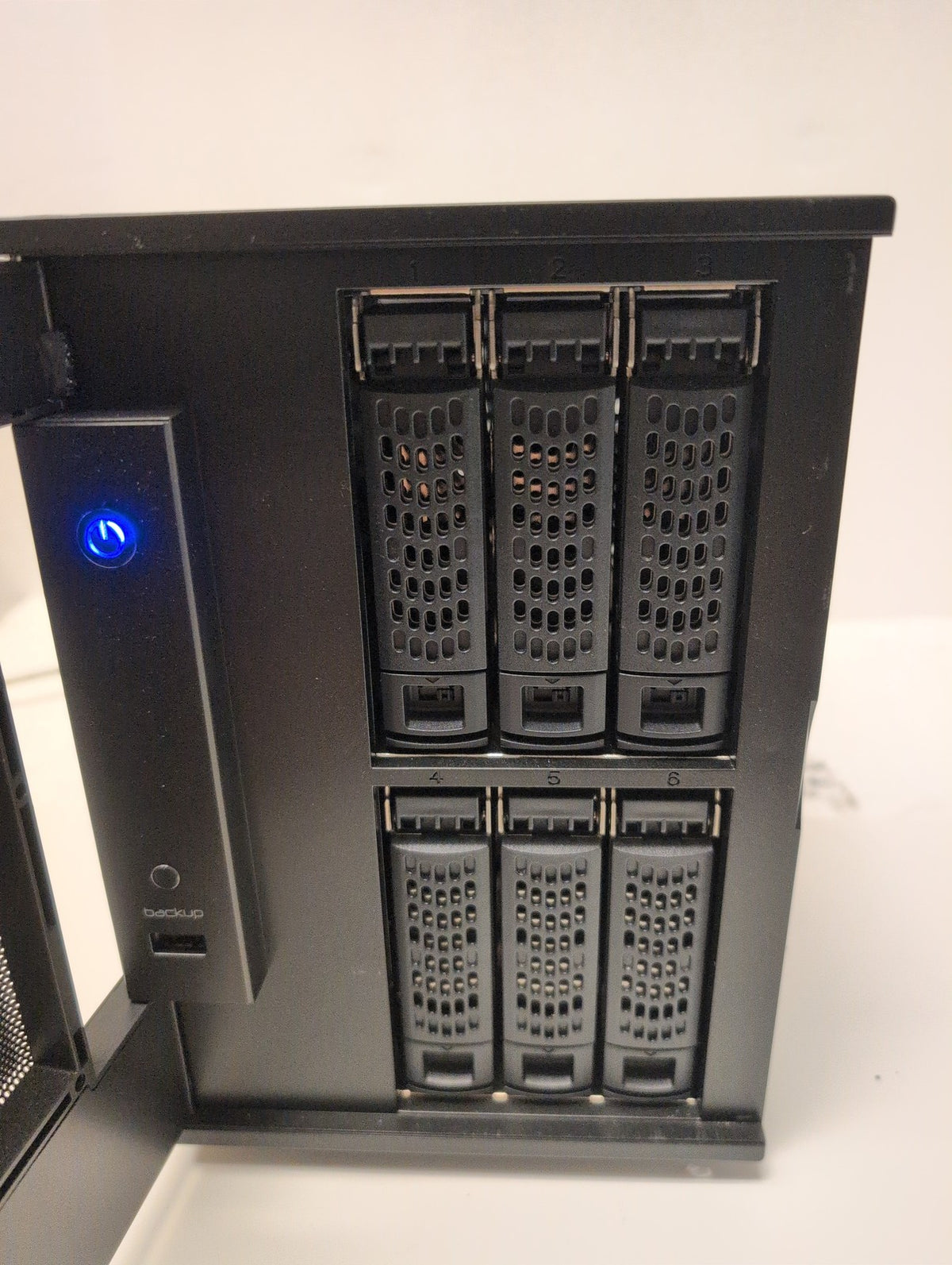 🎸 NETGEAR ReadyNAS RNDP6000 RND-6B 6-Bay Network Storage Server No Drives