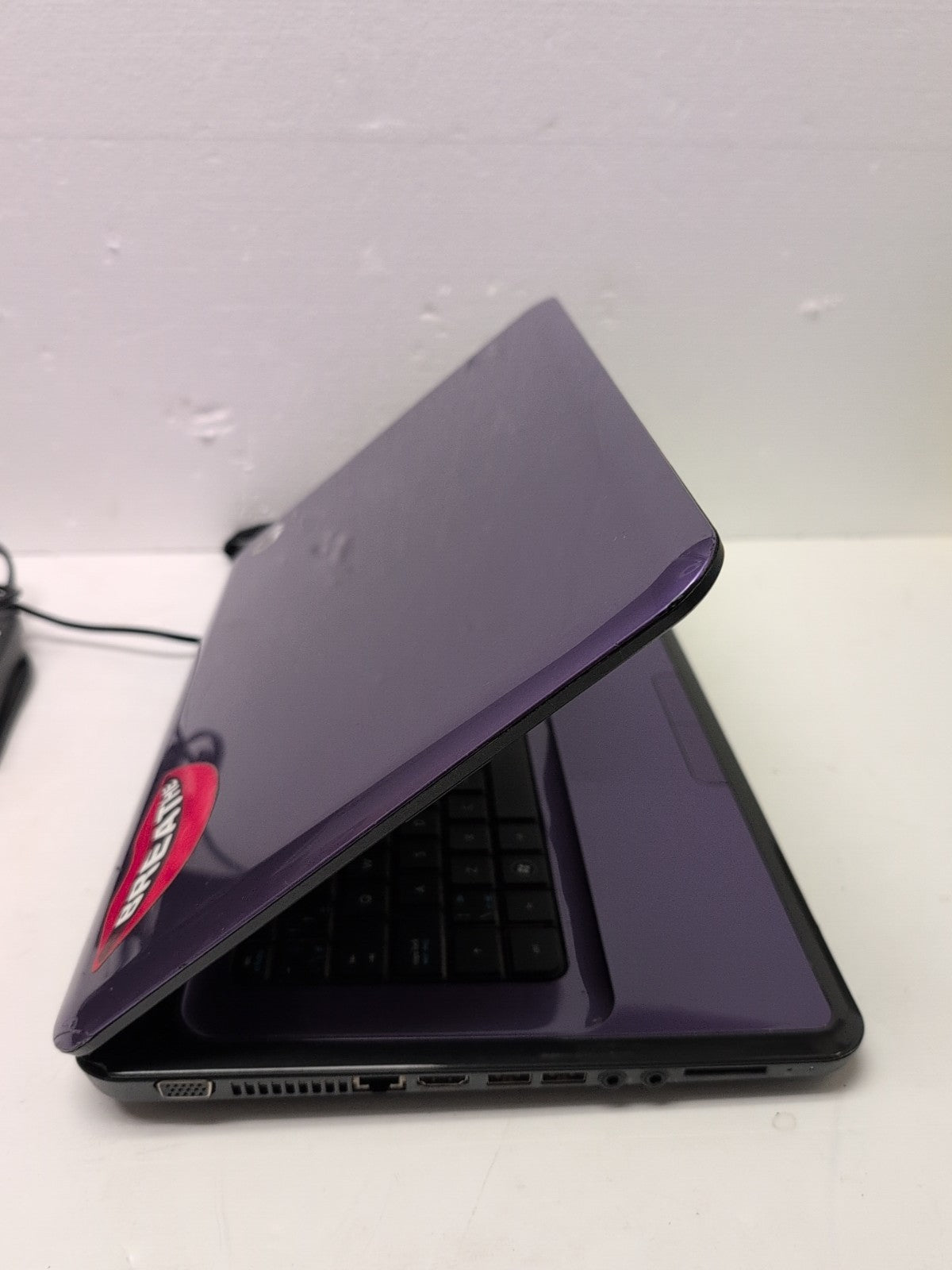 HP PAVILION G6 15.6" Laptop - AMD E-450 APU/4GB RAM/250GB HDD/ Win XP (*READ) -