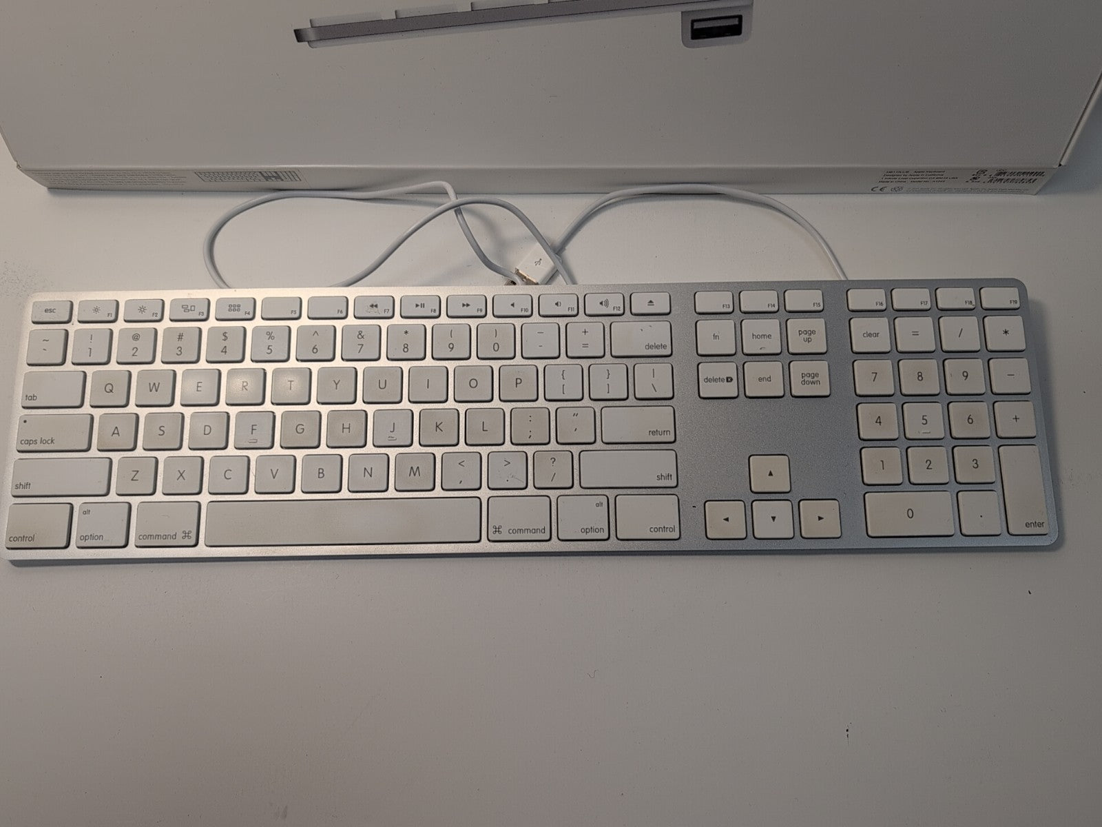  Apple Wired Aluminum USB Keyboard A1243 With box  Tested -
