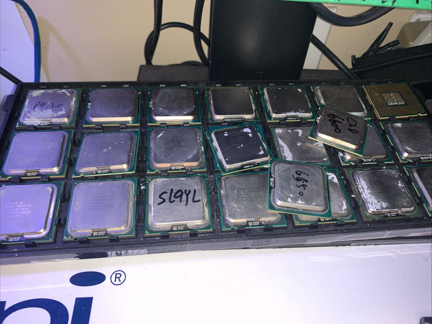 Lot of 50 desktop computer low end CPU Intel duo core & i-series (for artwork)