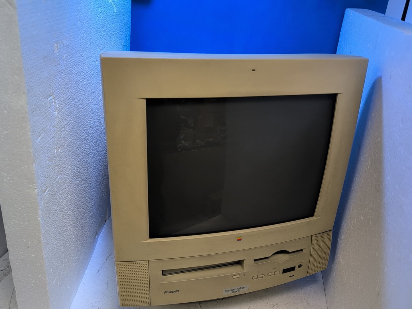 (Very Rare) Vintage Apple Macinbtosh Performa 5200CD ALL in ONE (Untested) -