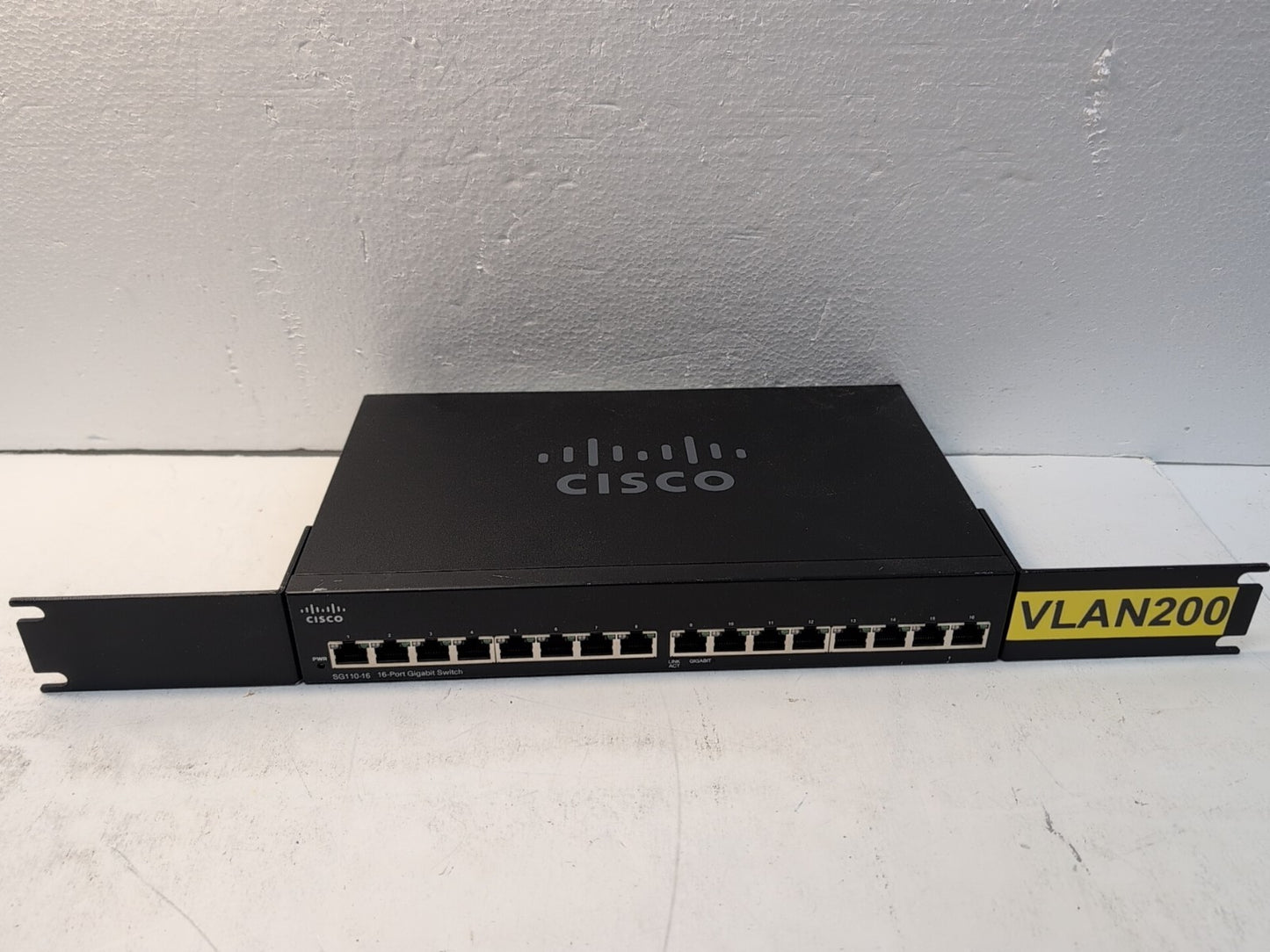 Cisco SG110-16 16-Port Gigabit Network Switch Tested  -