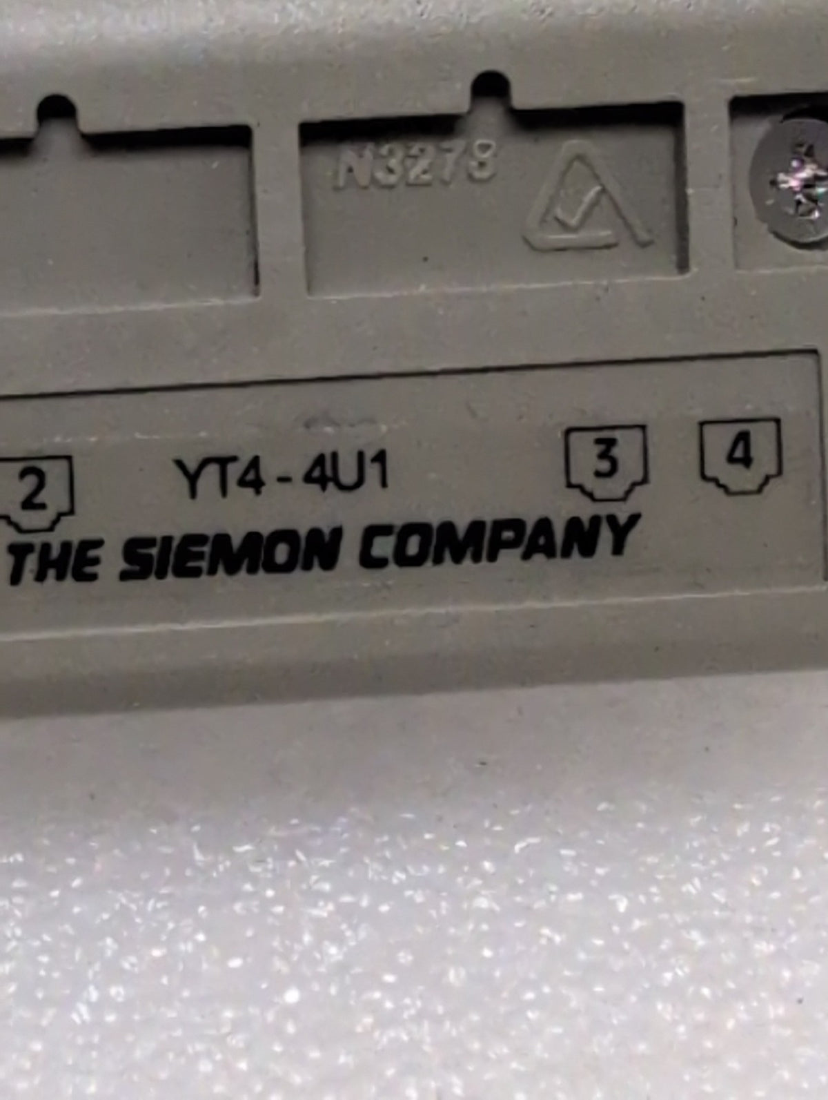 🎸 Siemon YT4-4U1 4-Jack RJ11 Telephone Line Splitter Adapter Gray N3278